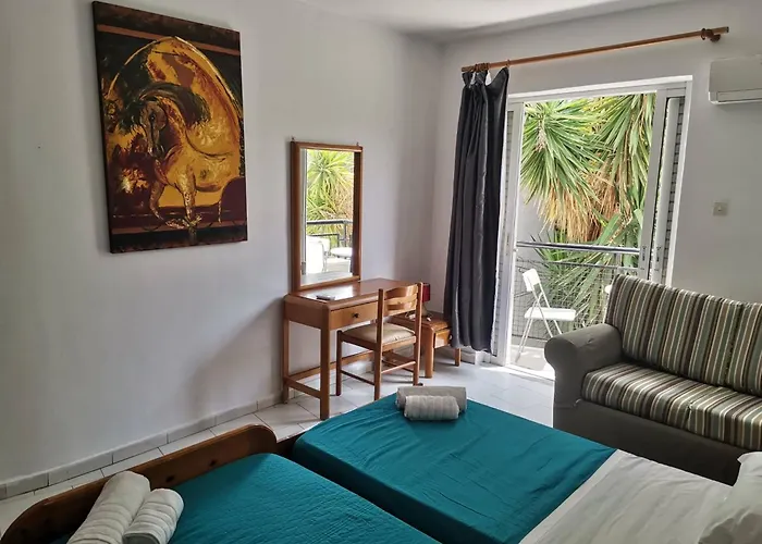 Апарт-отель Pantheon 3*