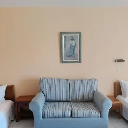 Pantheon Aparthotel 3*